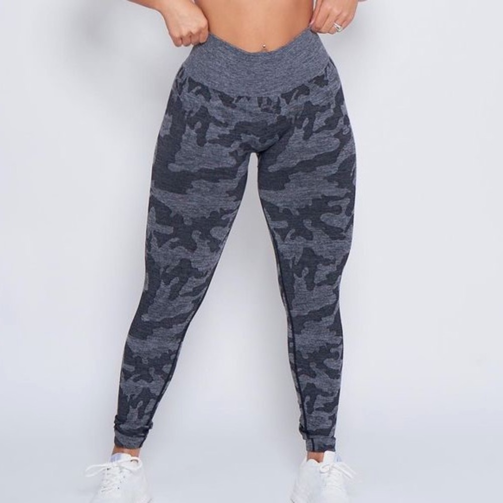 PCHEEBUM SEAMLESS LEGGINGS CAMO - SMALL